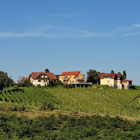 Weinhof Reichmann Acomodação com café da manhã Sankt Peter am Ottersbach Exterior foto